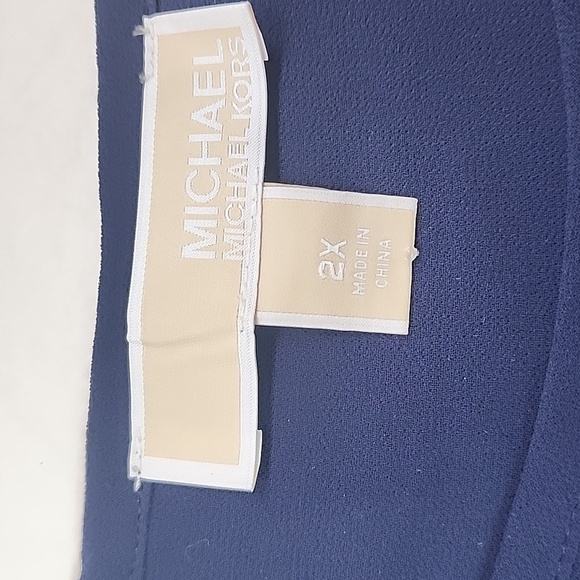 Michael Kors 2X Navy Blue Short Sleeve Top Split Back Lined Front Layered Hem - Picture 2 of 9